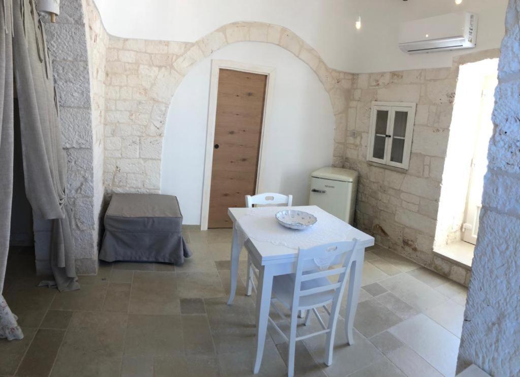 הוילה לוקורוטונדו Trulli Le 2 Nicchie מראה חיצוני תמונה