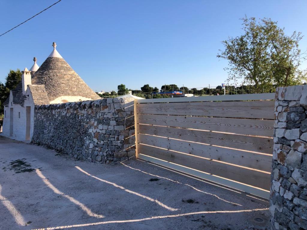 הוילה לוקורוטונדו Trulli Le 2 Nicchie מראה חיצוני תמונה